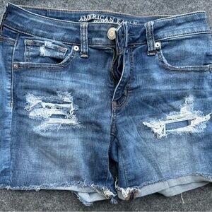 Women’s American Eagle denim shorts. Size 6.